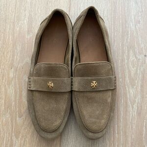 Tory Burch driving loafer, size 8.5.